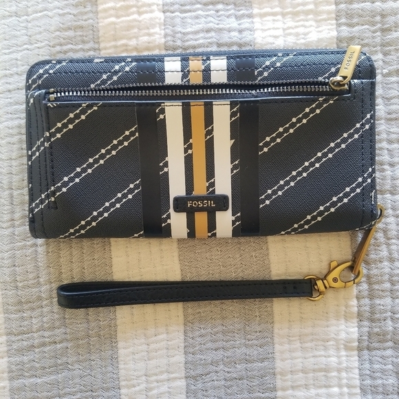 Fossil | Logan RFID Wallet - Picture 1 of 6